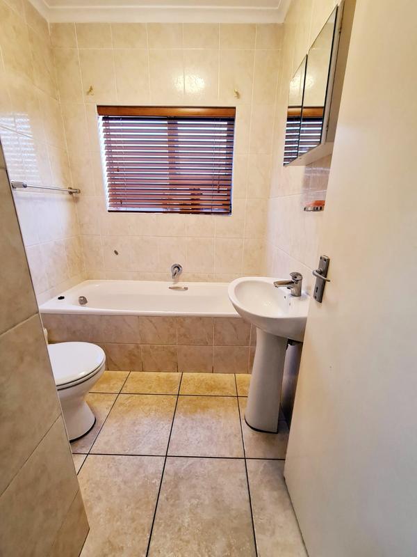 3 Bedroom Property for Sale in Eikenbosch Western Cape